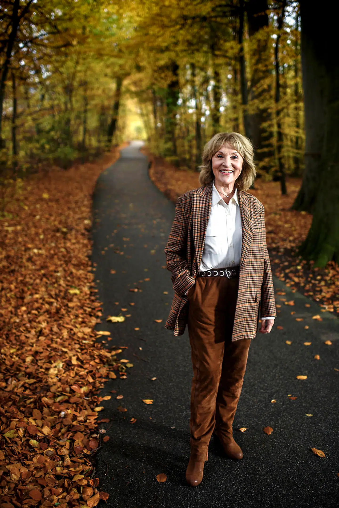 »Jeg er så fascineret af ordet »bevægelse«, for det modsatte af det ord, er død. Det vil jeg jo helst ikke endnu. Jeg vil gerne leve, og bevæge mig videre og have, at mit liv udvider sig. Og det sker blandt andet, når jeg ser andre lande og møder mennesker, som ikke spiller komedie. Det er vidunderligt at bevæge sig uden for det kunstneriske og opleve de mennesker, som man dybest set portrætterer. Skuespil handler om, at man skal få folk til at se ind ad deres egne vinduer.«