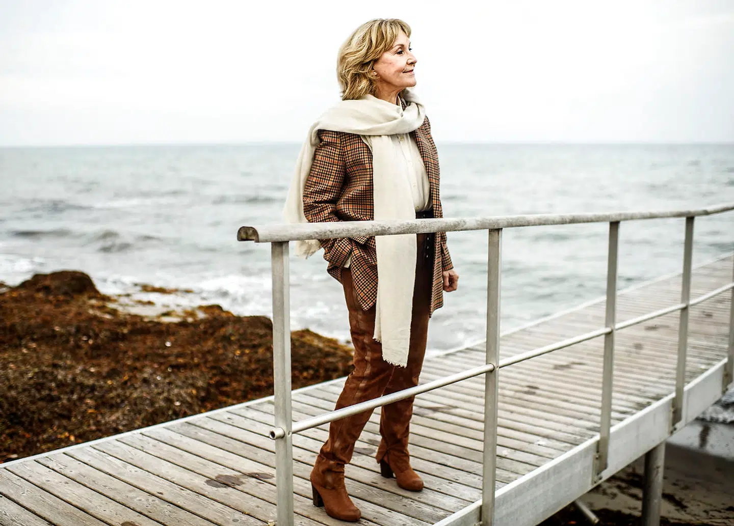 »Jeg vil hellere være på Hawaii i julen, hvor julemanden kommer sejlende i kajak iført nissehue, og der er ikke nogen, der taler om gaver. Så slipper vi for al det åndløse med profit og penge, overflod og forkælelse. Jeg kan altså ikke holde det ud!«