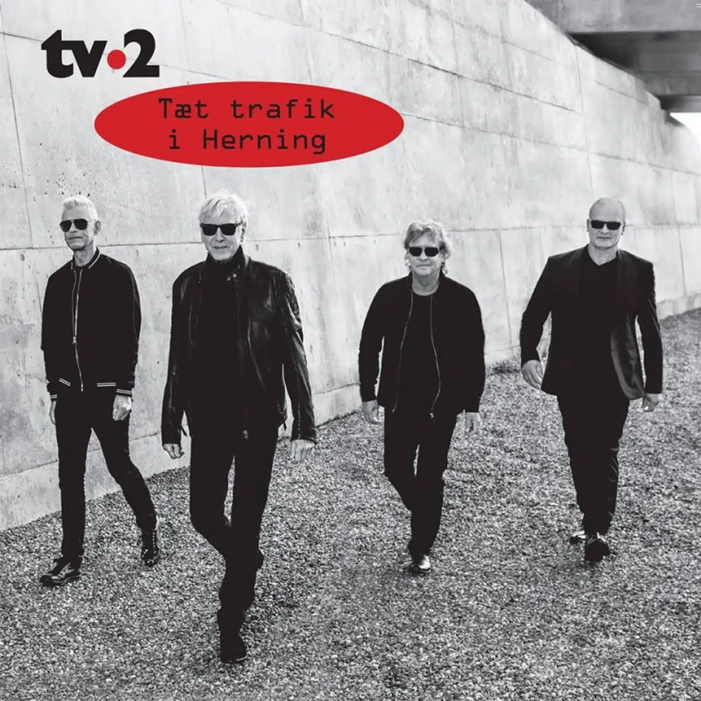Albumcover af TV-2s 19. studiealbum »Tæt trafik i Herning«