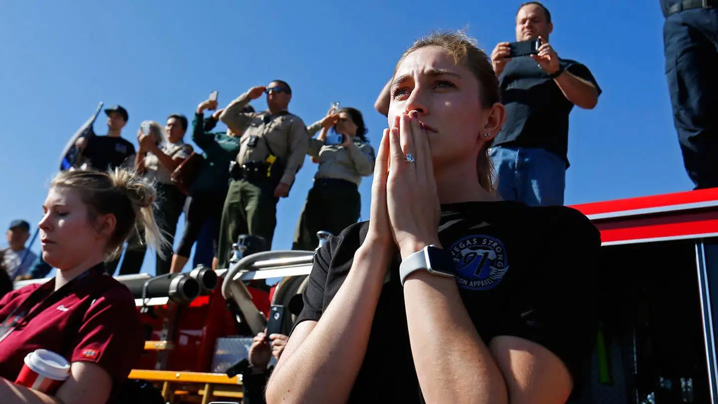 Tusindvis overværede torsdag procession med kisten med betjenten Ron Helus, som døde under skudveksling med gerningsmanden.
