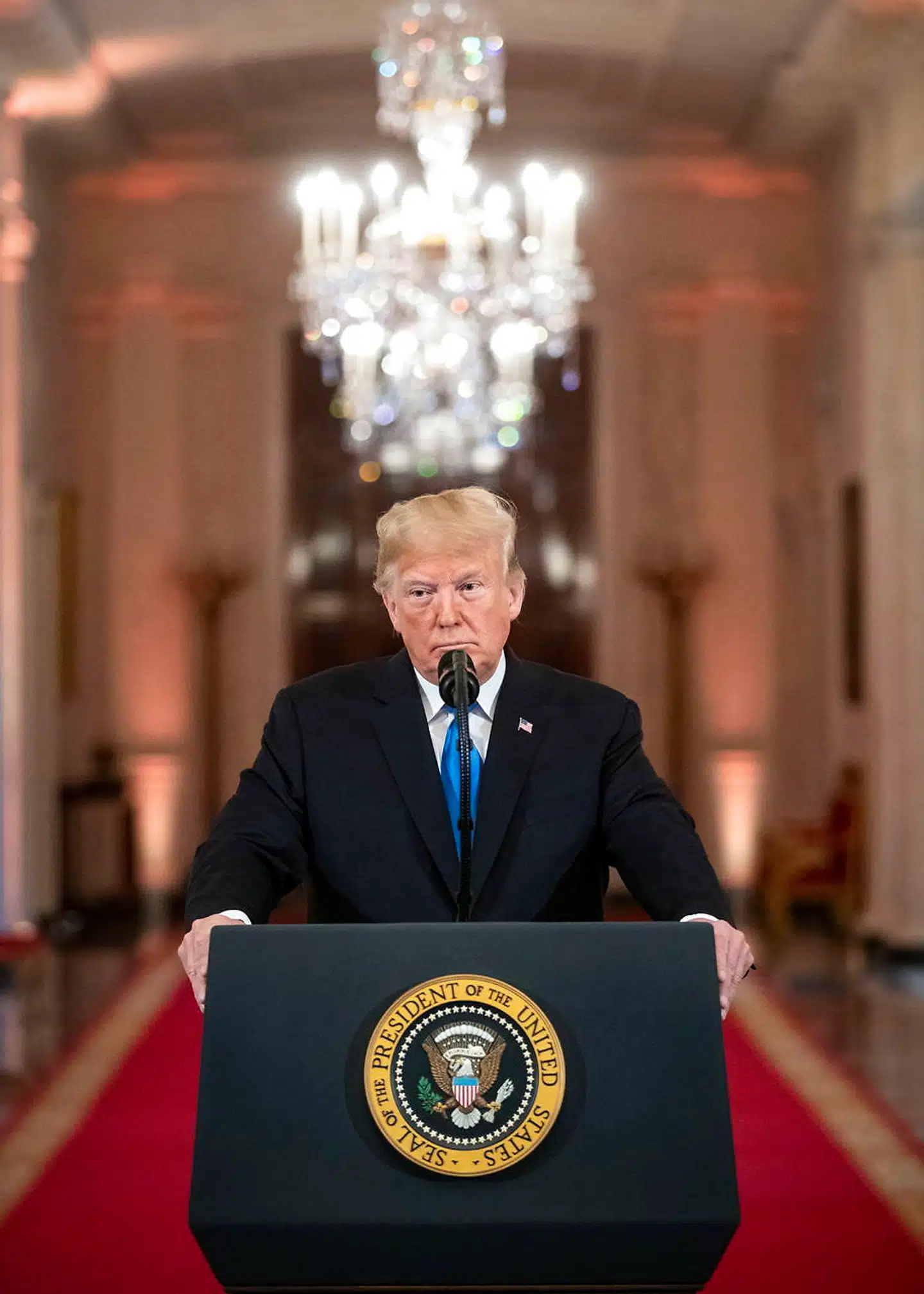 Det er en klar svækkelse at tabe flertallet i Repræsentanternes Hus, og det stækker Donald Trump. EPA/Al Drago / POOL