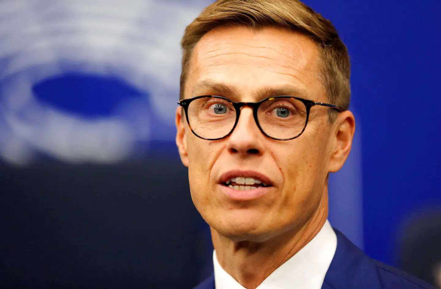 Selvom Alexander Stubb faktisk er ældre end Manfred Weber, har den tidligere finske premierminister markeret sig som kandidaten »for den næste generation.« Stubb karakteriserer sig selv som »social-liberal« og er lidt af en sportfanatiker med hang til maraton.