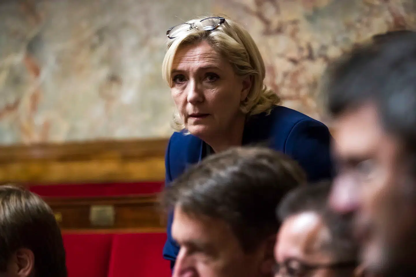 Lederen af højrefløjen i Frankrig, Marine Le Pen, vejrer efter en længere periode med stridigheder og dårlige målinger igen morgenluft. I en ny måling er hendes parti større end Emmanuel Macrons op til Europa-Parlamentsvalget.