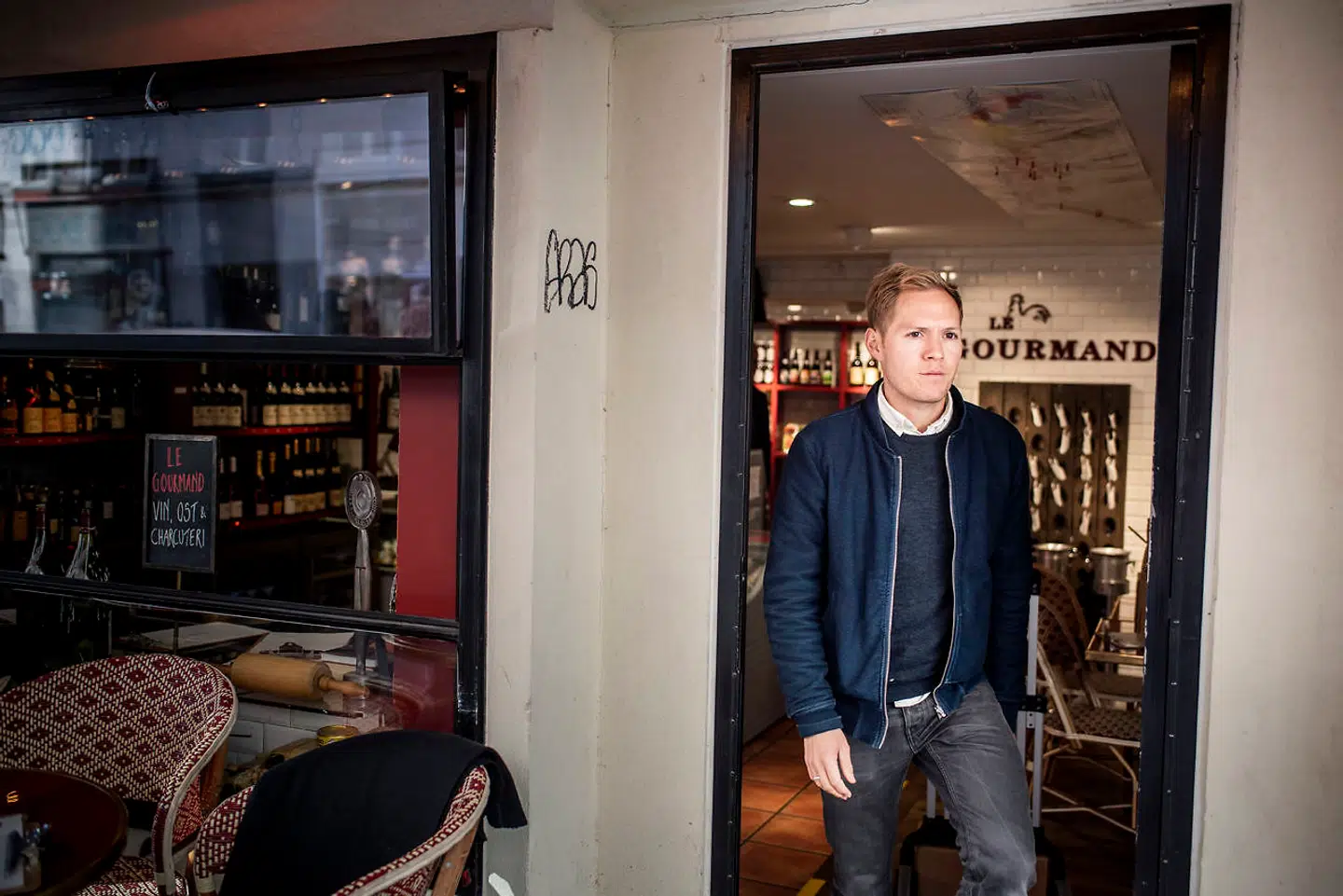 Torsten Rojas-Danielsen er en af de beboere, der kæmper imod de nye planer om at skabe byliv i baggården, hvor Den Franske Skole ligger i dag.