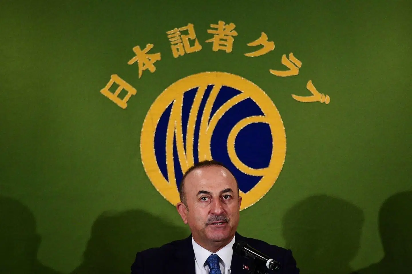 Den tyrkiske udenrigsminister, Mevlut Cavusoglu, holder pressemøde i Tokyo 6. november 2018.
