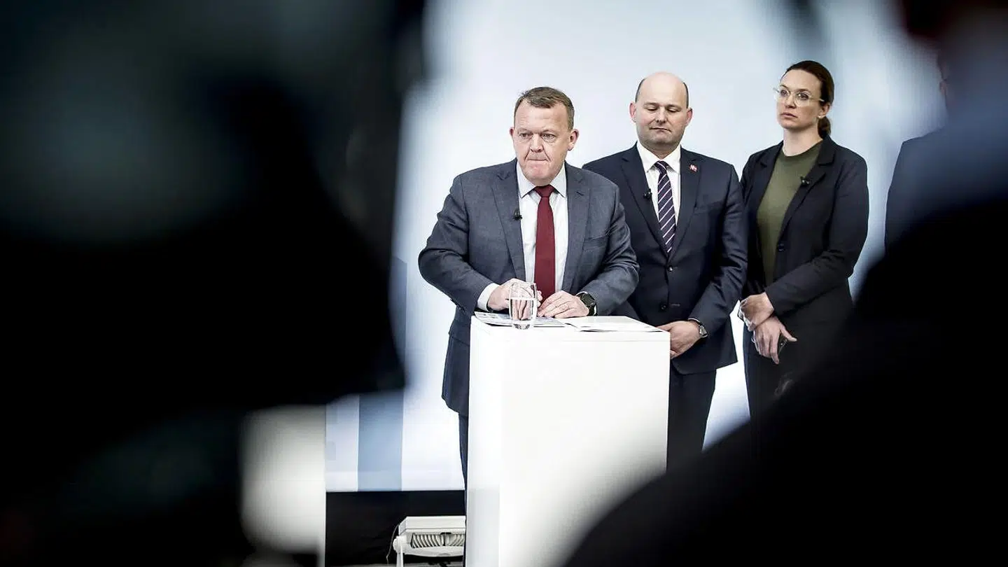 Statsminister Lars Løkke Rasmussen tog syv centrale ministre med i Mjølnerparken, da ghettoplanen skulle fremlægges. Men planens effekt er ifølge nyt notat usikker.