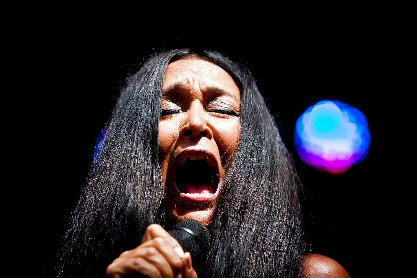 Med biografien »Ild og frihed – 50 år med The Savage Rose« fortæller musikjournalist Michael Gonzalez for første gang i sin helhed historien om The Savage Rose. Annisette optræder med Savage Rose på Bøgescenen fredag d. 12. august 2011 på Skanderborg Festival 2011. Foto: Malte Kristiansen/Rtizau Scanpix