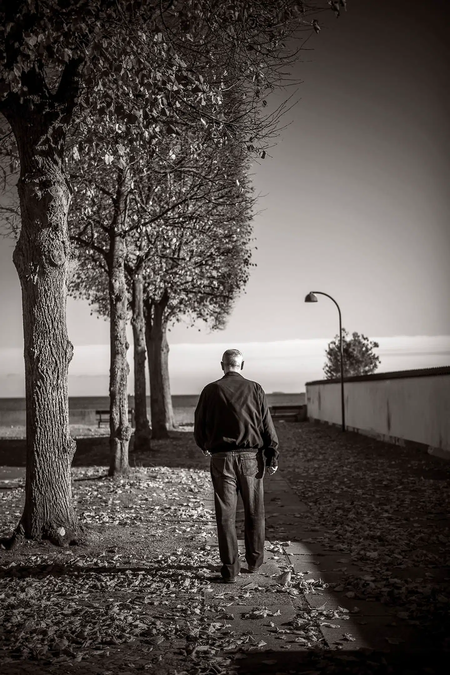 »Jeg var vant til, at folk over 60 år virkelig var gamle med stok og tabte tænder. Det gad jeg ikke. Hvad skulle jeg med det? 60 år var en passende alder, tænkte jeg. I dag ville den unge Asger nok tænke om mig i dag, at han har hængt på for længe.«