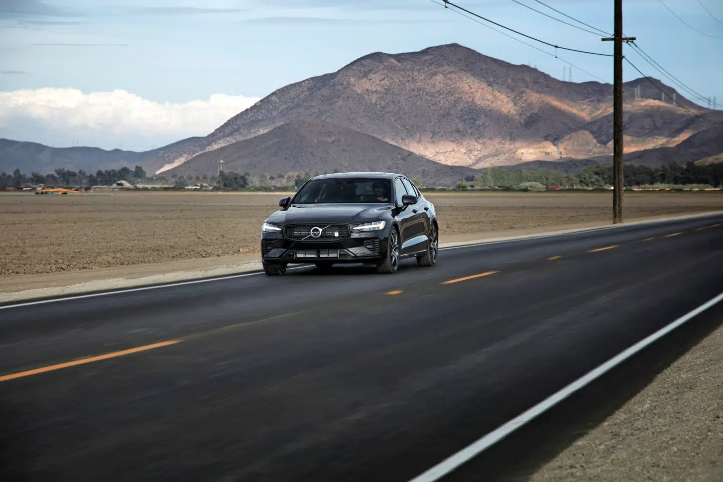 S60 produceres som den første Volvo personbil nogensinde i USA på svenskernes nye fabrik i South Carolina. Testkørslen af bilen er dog henlagt til sunny California. Foto: PR