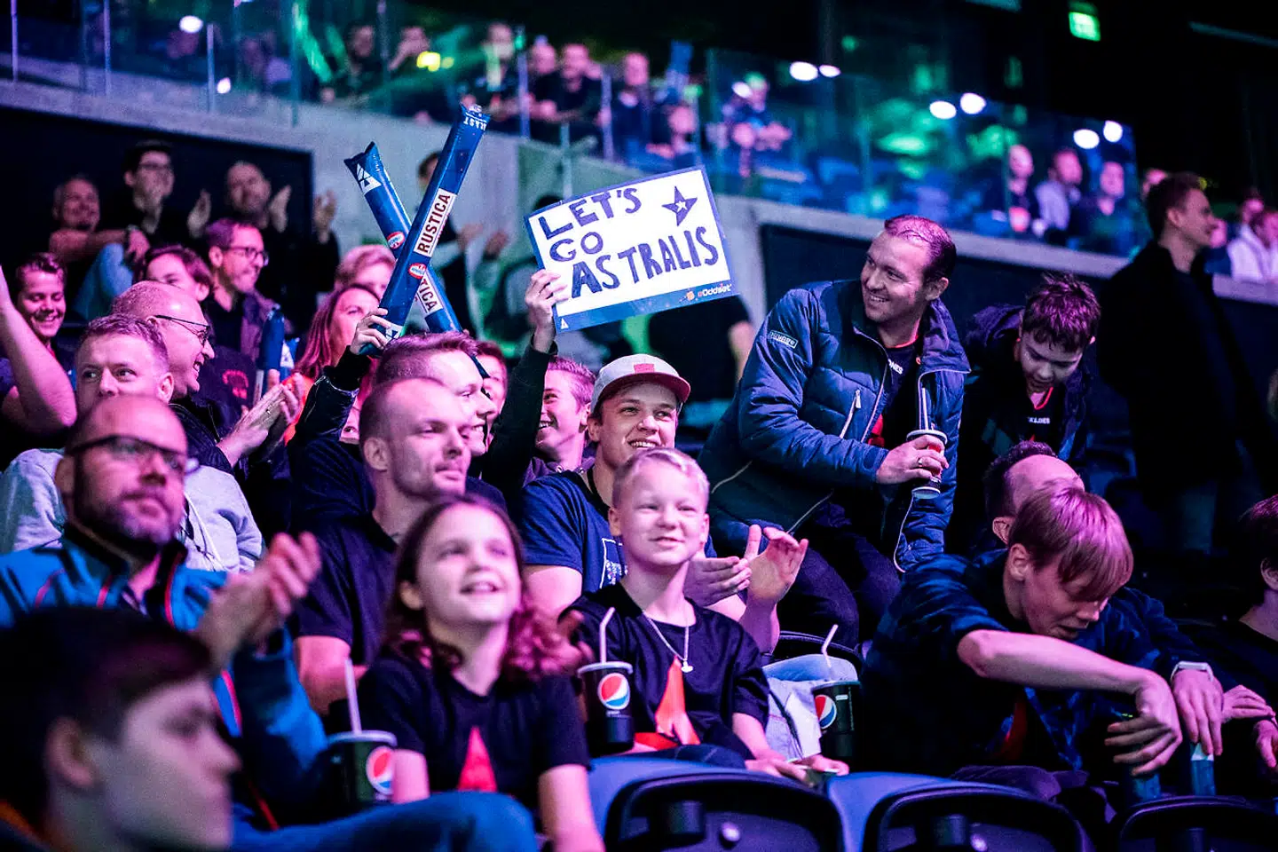 Danske Astralis var de ultimative favoritter blandt publikum. Før turneringens begyndelse buede hele salen ved de andre holdnavnes opråb.