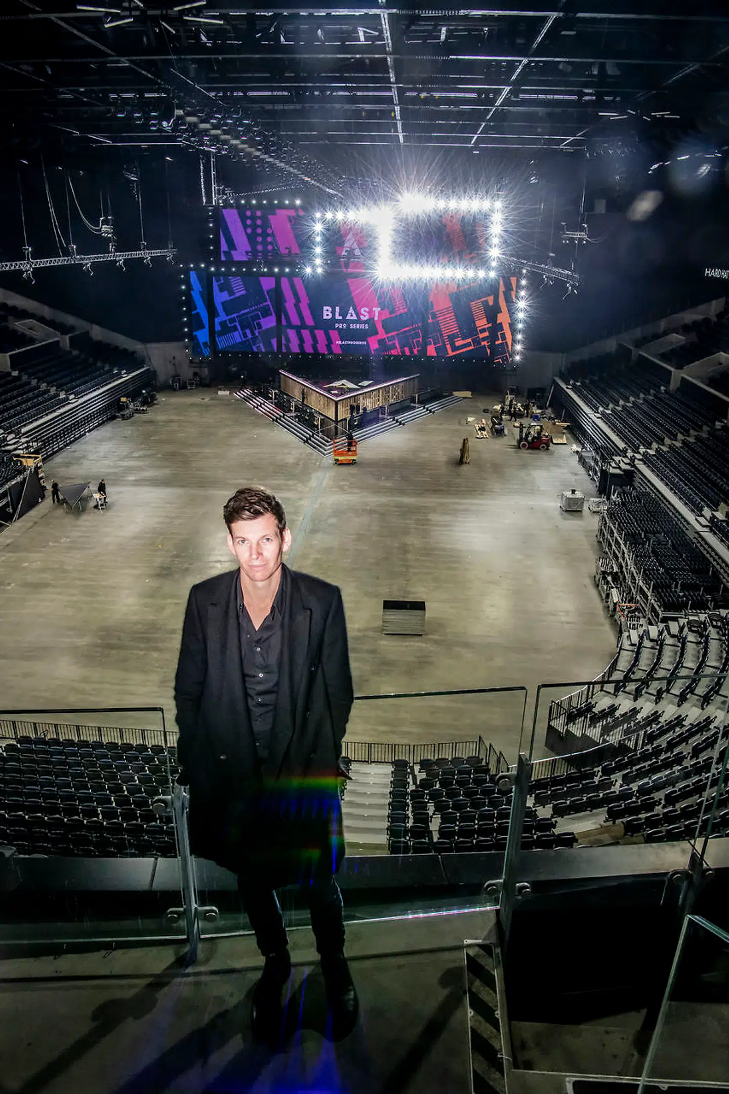 Turneringen Blast er blevet afholdt to gange tidligere. Sidste år også i Royal Arena i Danmark og tidligere i år i Istanbul i Tyrkiet. Rettighederne til Blast lørdag aften er solgt til TV-kanaler som Globo i Brasilien, Pro7 i Tyskland og Astro i Sydøstasien, og i Danmark vil TV2 Zulu og TV2 Play sende live uafbrudt fra kl. 14 om eftermiddagen til midnat.