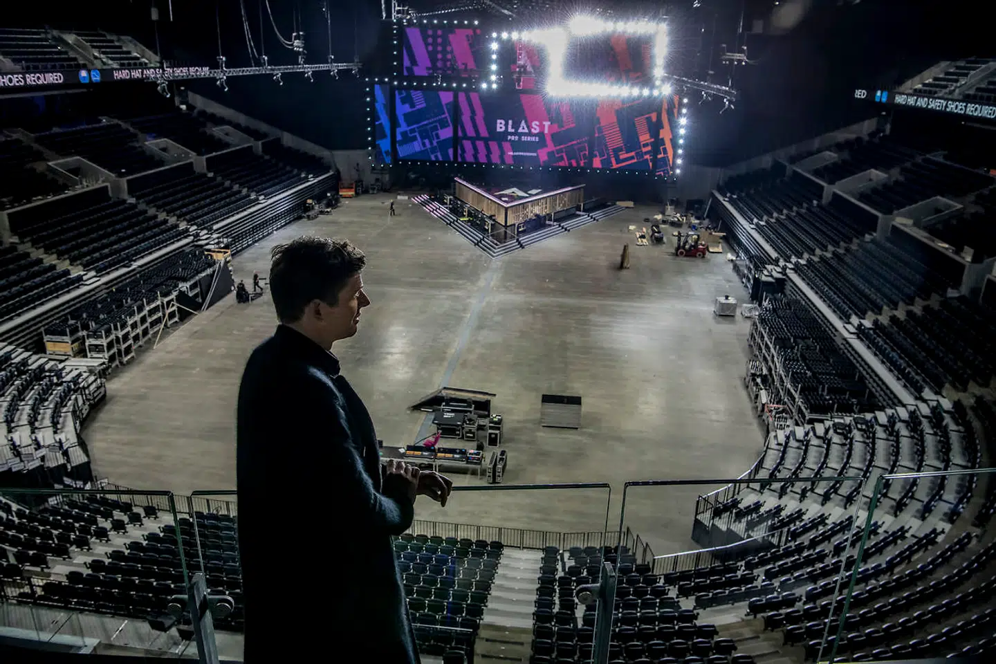 Det er, da det for alvor går op for Nikolaj Nyholm, at computerspil på konkurrenceniveau har udviklet sig til underholdning på linje med mere traditionel sport, at han forlader jobbet som investor og etablerer RFRSH og e-sportsturneringen Blast.