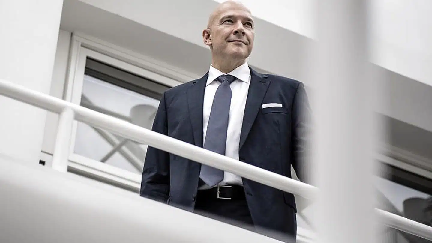 Jesper Nielsen er fungerende topchef for Danske Bank. På hans vagt er det blevet besluttet, at den 1,5 mia. kr. store donation, som banken 18. juli besluttede sig for i kølvandet på hvidvask-skandalen, skal overføres til en lukket konto i en anden bank.