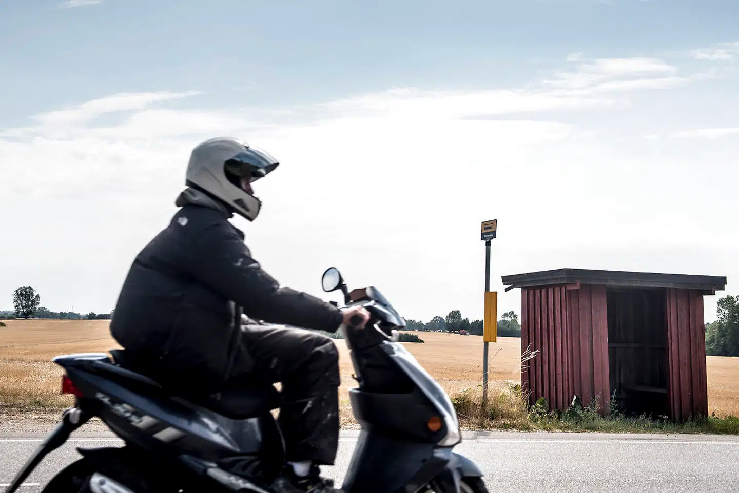 I et udspil lægger regeringen op til at fratage dispensationer for at køre med styrthjelm for motorcyklister.