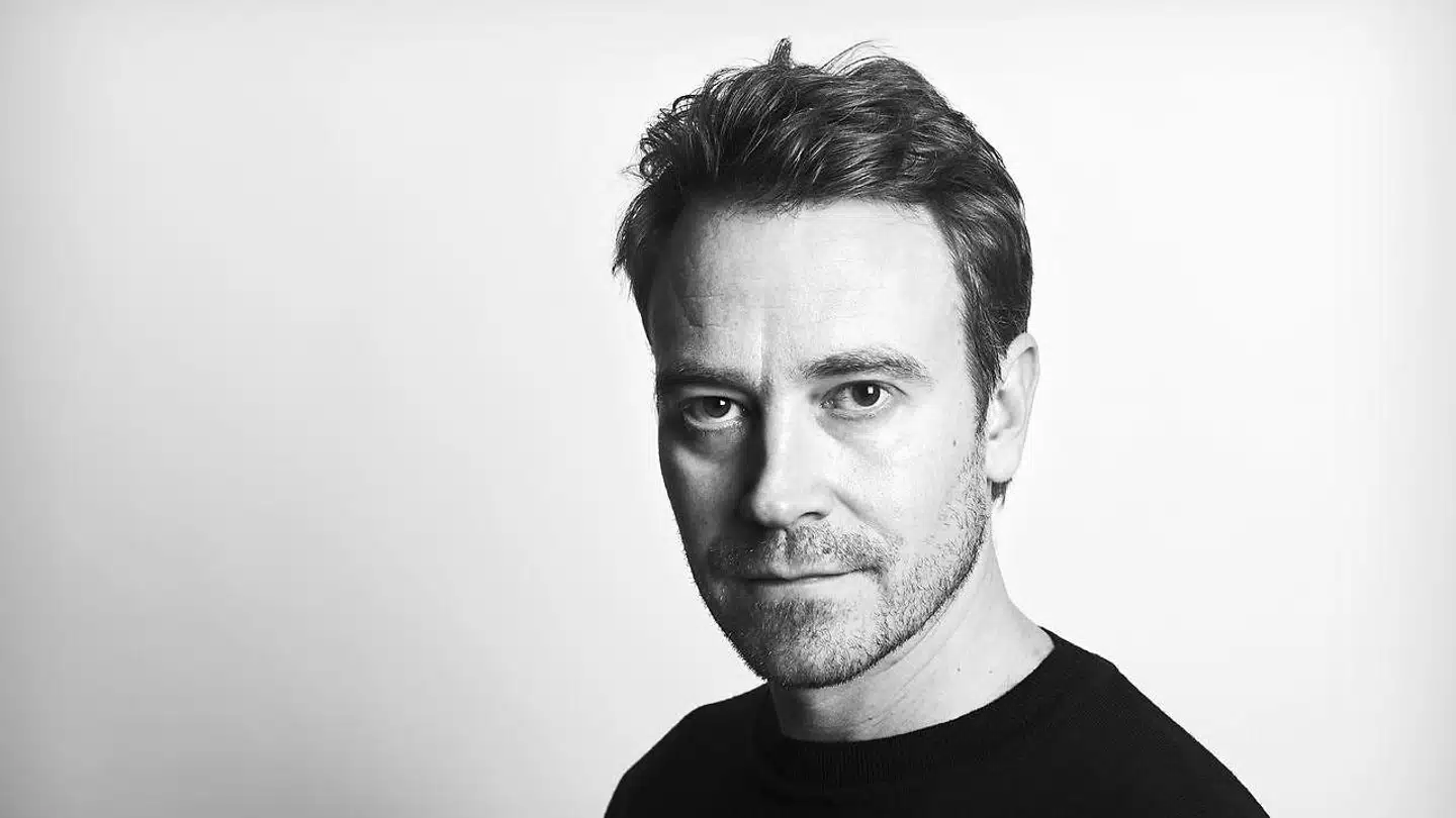 Daniel Dencik insisterer på at brede sin roman ud i alle retninger.