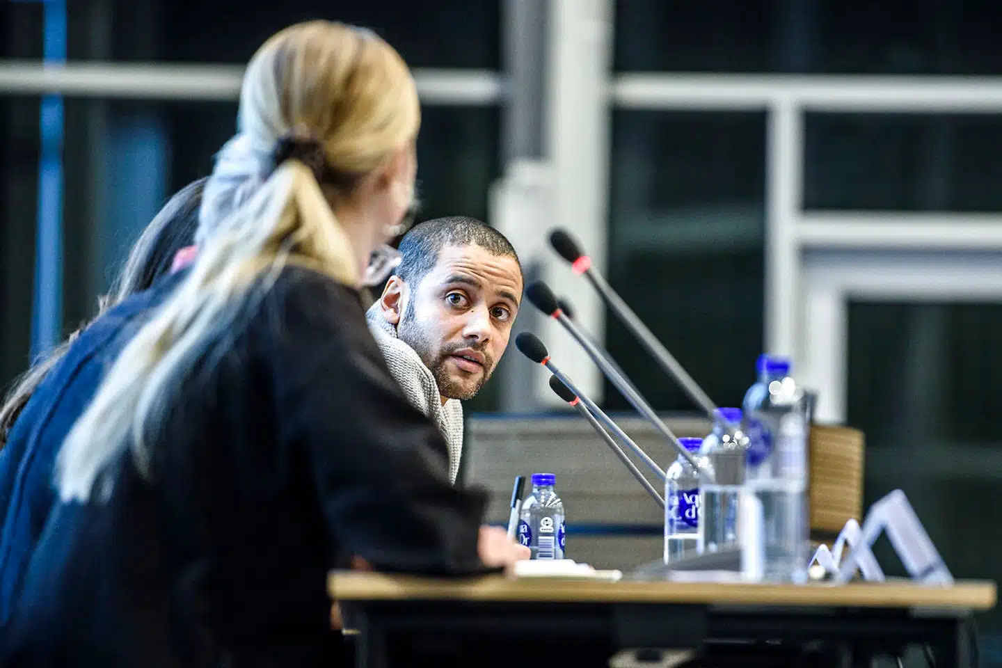 Studenterforeningen for Menneskerettigheder havde inviteret til paneldebat. De ønskede at trække debatten om udklædningsfester tilbage på Det Juridiske Fakultet på Københavns Universitet. Til at belyse de forskellige aspekter i sagen havde de inviteret Jacob Mchangama, advokat og direktør i tænketanken Justitia. Foto: Niels Ahlmann Olesen