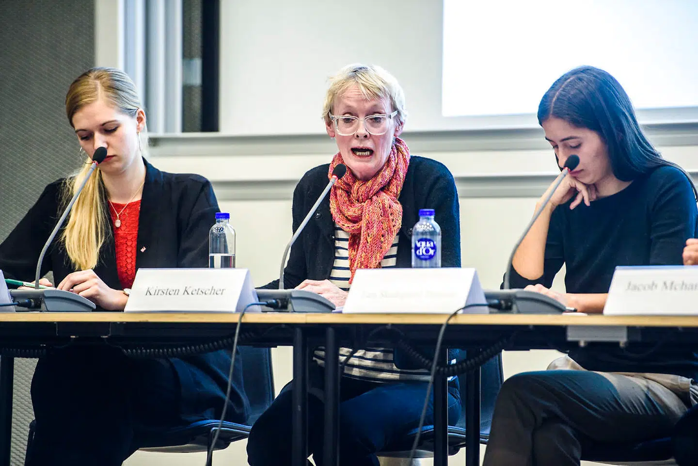 Kirsten Ketscher, professor i socialret, ønsker ikke at forholde sig til de konkrete eksempler med udklædninger som mexicanere, men holder stålfast på, at der er en krænkelseskultur, universitetet skal til livs.