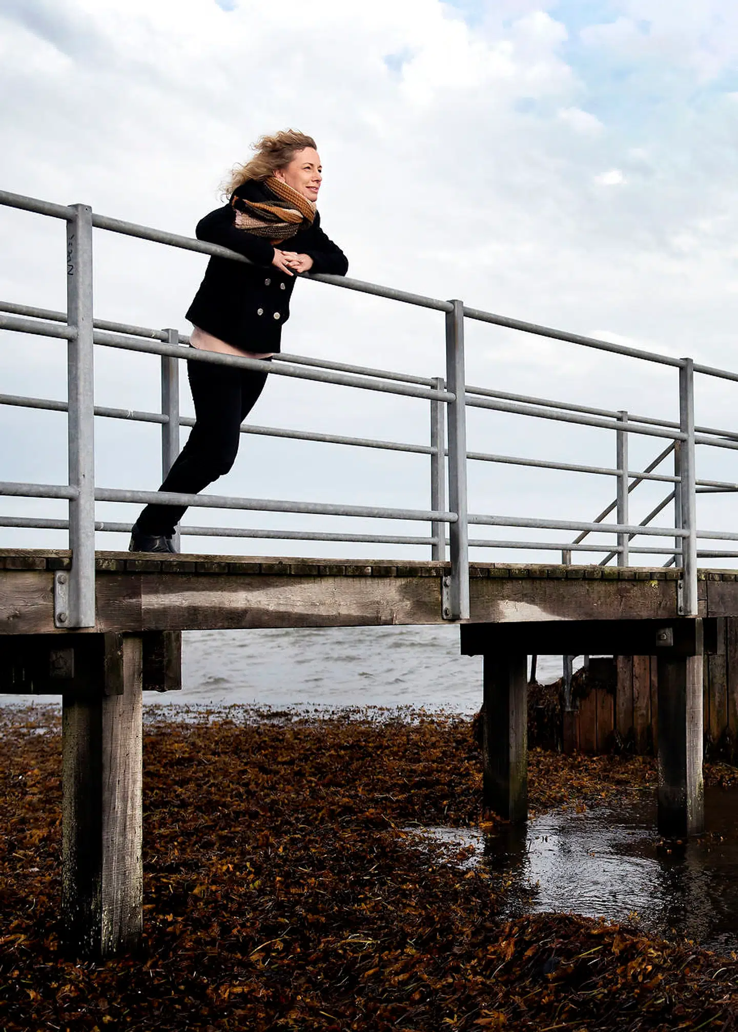 Lotte Kaa Andersens bøger foregår i Hellerup og Charlottenlund. Hun har selv boet i området i 20 år, men baksede selv med omgangstonen og de kulturelle koder, da hun var nytilflyttet. »Jeg havde svært ved at finde mine egne ben i området. Jeg kommer fra Nordjylland, har også rejst i ude verden og boet i London – jeg er ikke en lille noksagt, der er kommet ind med fire-toget – men det er det sted, hvor jeg har haft sværest ved at tilpasse mig og finde ud af, hvordan man gør her. Så mine bøger er nogle gange et antropologisk blik på de kulturelle koder i området,« siger hun.