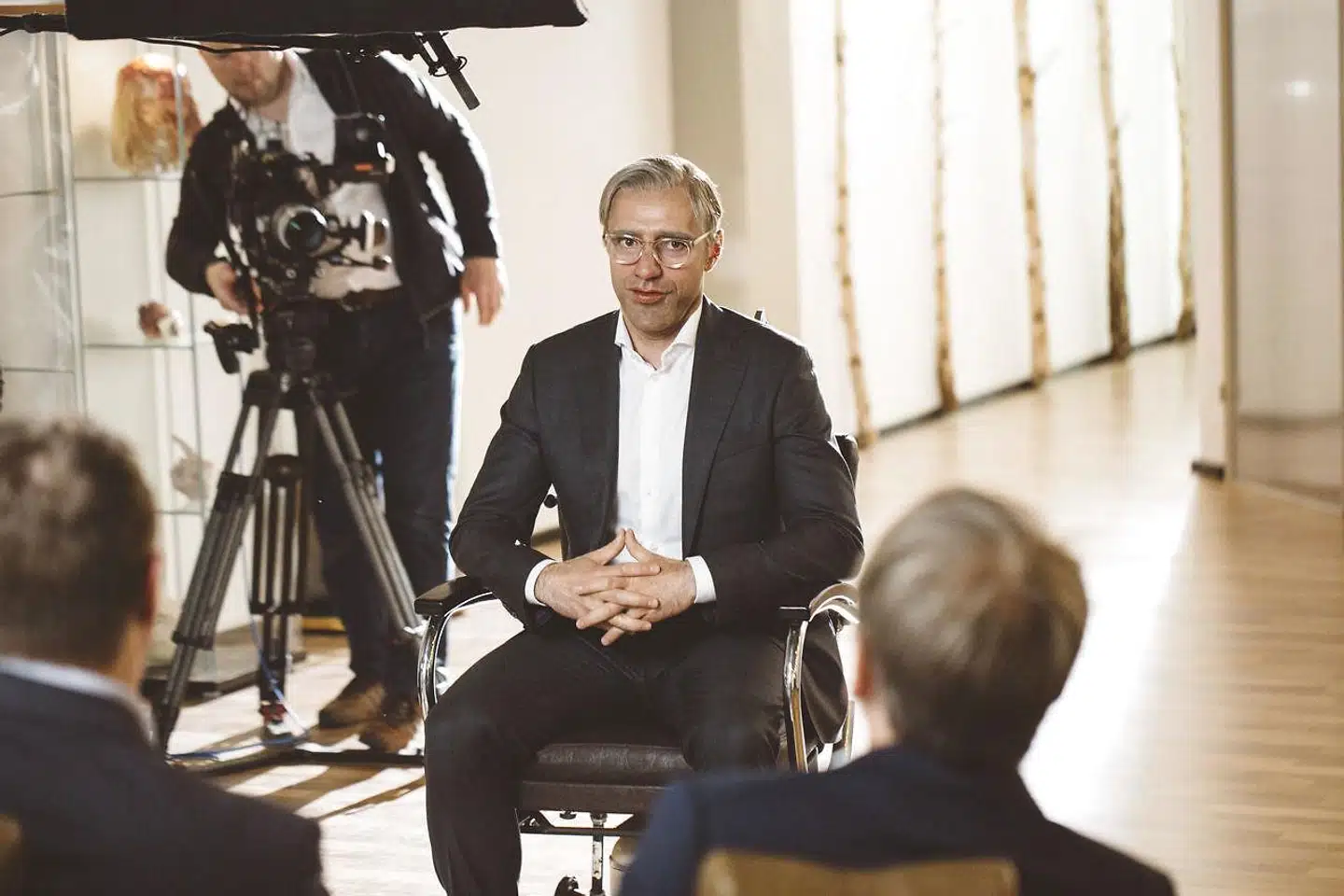 Whistlebloweren, en tysk topadvokat iført maske, har afsløret, hvordan superliberale finansfolk har plyndret europæiske lande gennem svindel med udbytteskat. Foto: Ivo Mayr/Correctiv/Ritzau Scanpix.