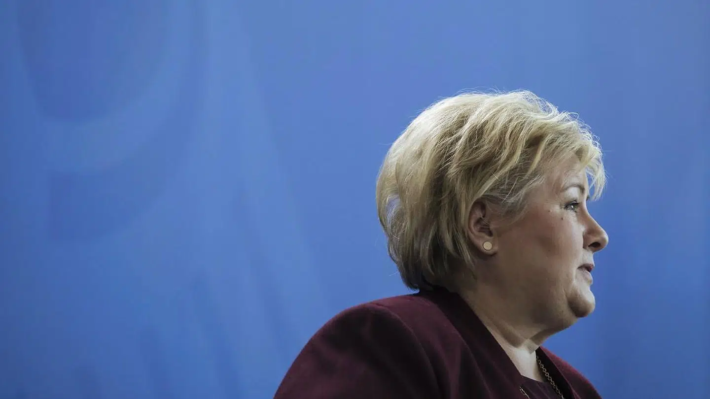 Norges statsminister melder sig klar til at diskutere flere dele af abortloven, hvis det lille kristne parti KrF er villig til at starte regeringsforhandlinger med hendes borgerlige norske mindretalsregering.