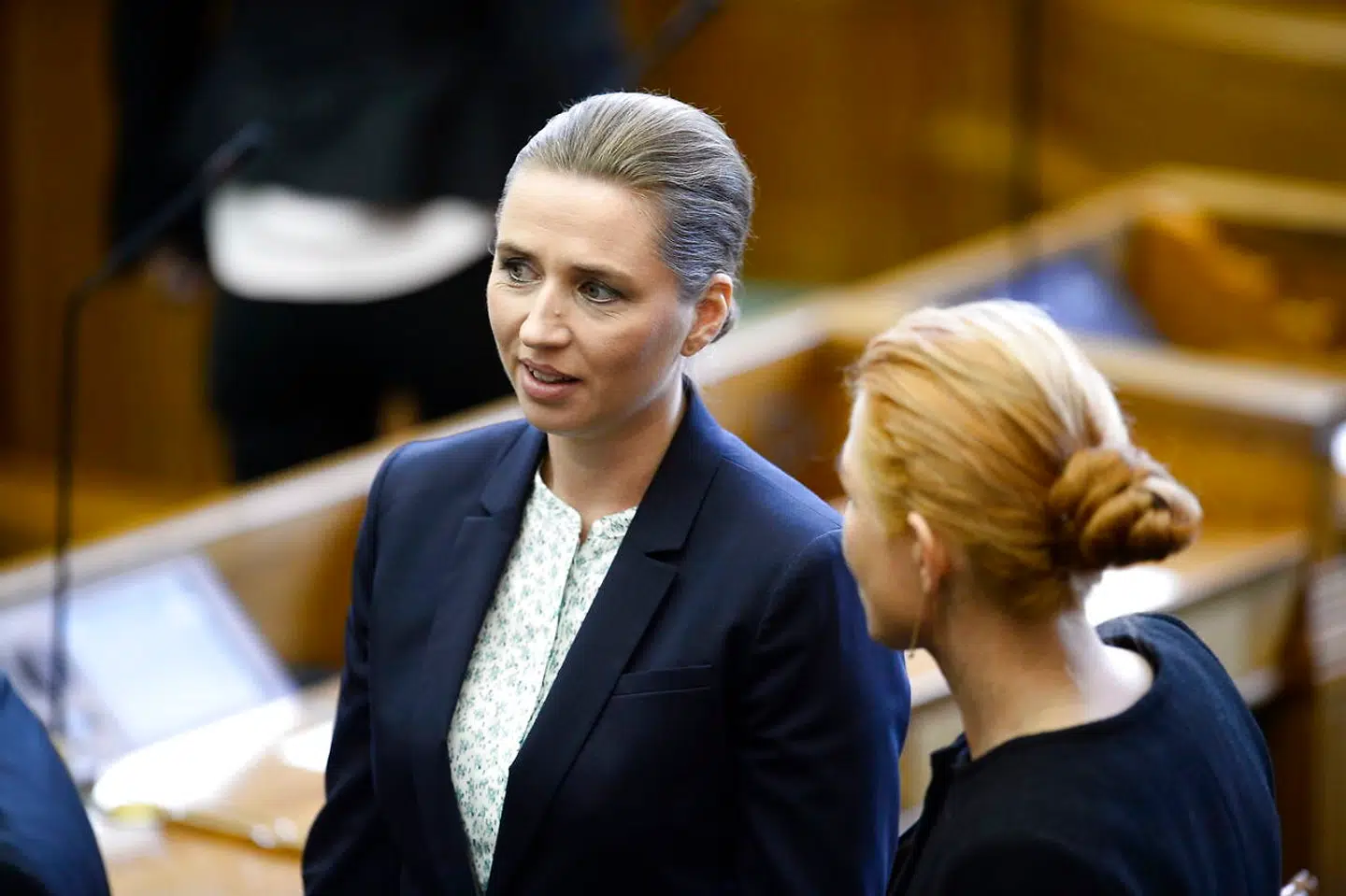 Udlændinge- og integrationsminister Inger Støjberg (V) er »målløs« over, at Socialdemokratiet hverken vil stemme for eller imod et lovforslag fra regeringen, der strammer reglerne for at få dansk statsborgerskab. S var selv med i aftalen – men Mette Frederiksens parti støtter ikke Støjbergs krav om, at nye statsborgere skal give hånd.