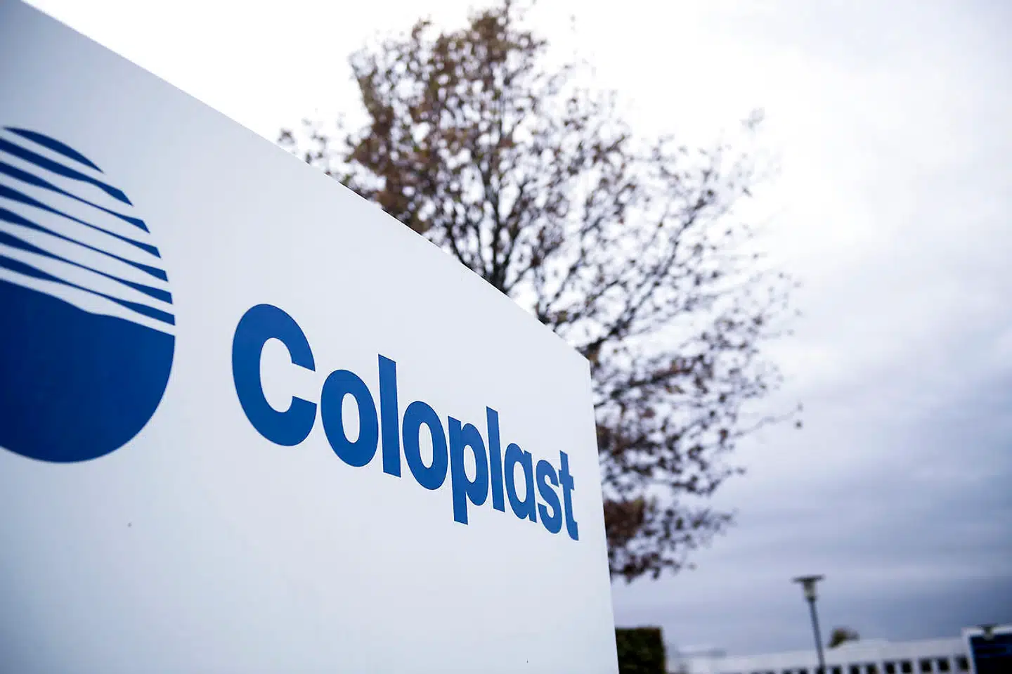 Coloplast offentliggør årsregnskab for det forskudte regnskabsår 2017/18 på torsdag. Fra 1.-3. kvartal steg omsætningen med seks pct. til 12,2 mia., mens driftsresultatet (EBIT) forblev uændret på 3,7 mia. kr.