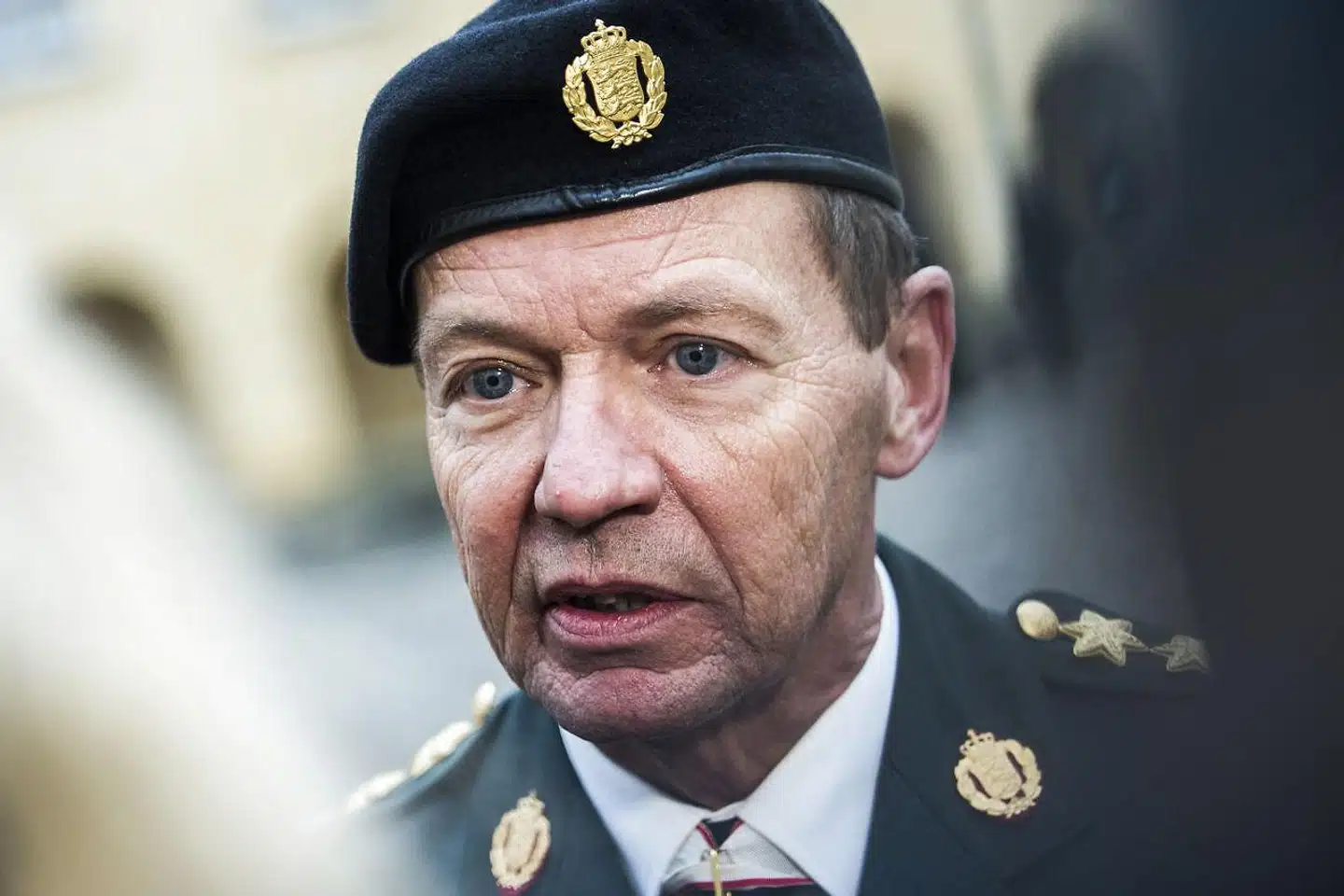 Bjørn Bisserup blev udnævnt til general og forsvarschef den 10. januar 2017. Forsvarsministeriet har bedt ham om en redegørelse for anklagerne om nepotisme mod hærchefen, som efter krav fra Forsvarsministeriet er fritaget for tjeneste.