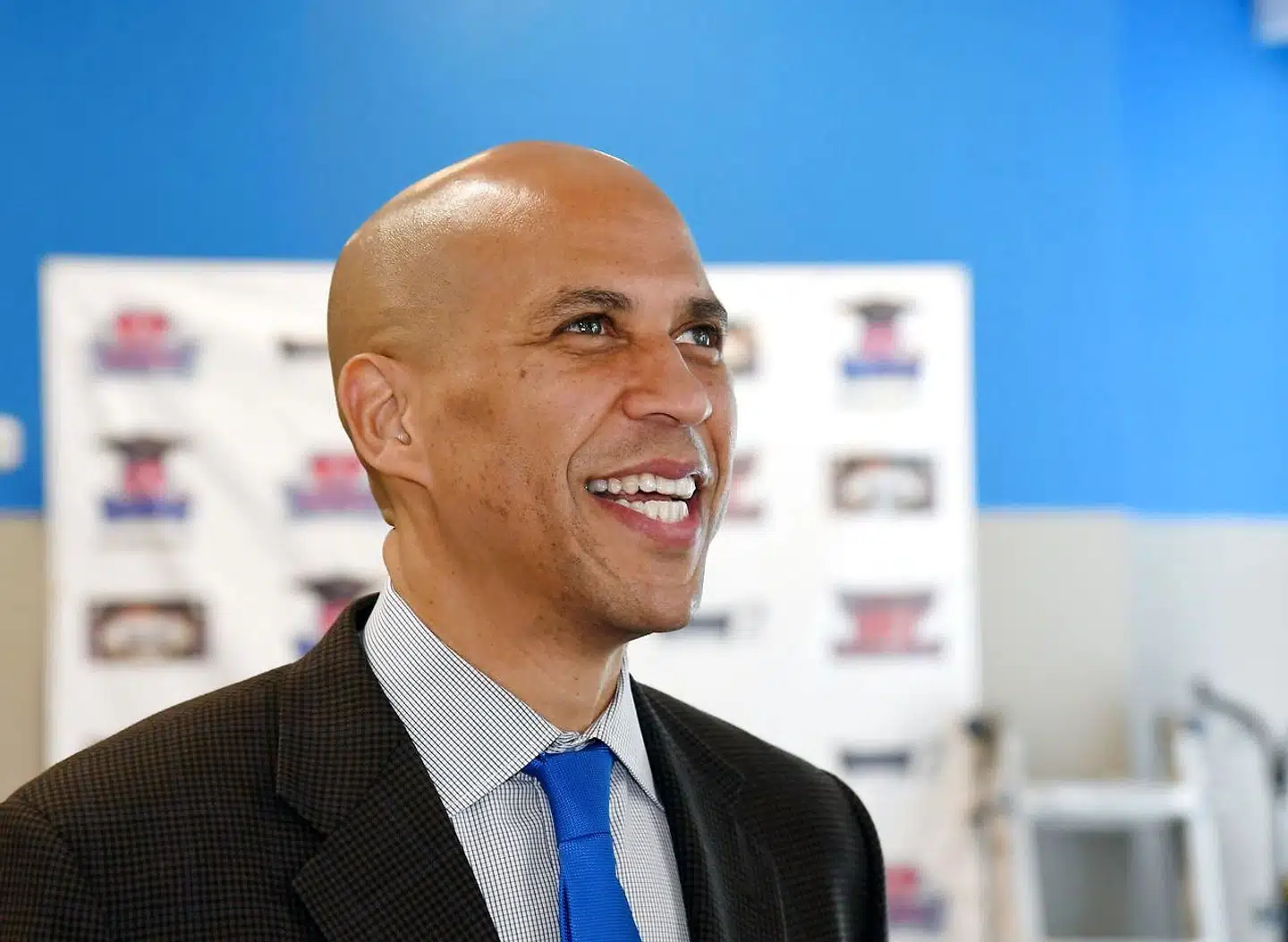 Den demokratiske senator Cory Booker er den seneste i rækken af Trump-modstandere, der har modtaget en bombepakke med posten den seneste tid.
