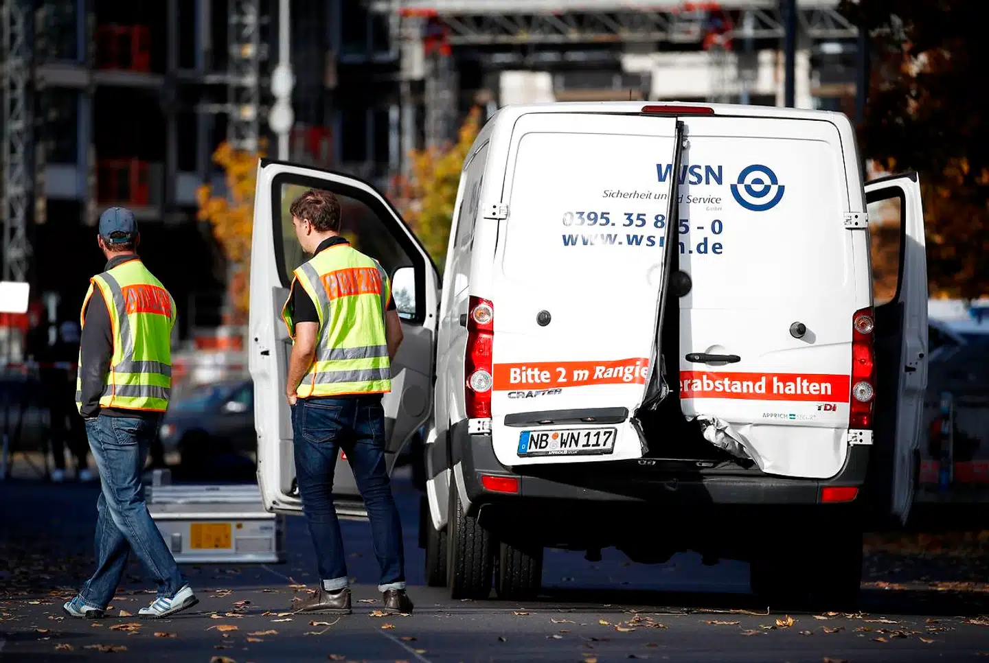 En pengetransport blev overfaldet den 19. oktober i centrum af Berlin. Der er paralleler til lignende overfald gennemført af arabiske klaner, som derfor også mistænktes for dette overfald.