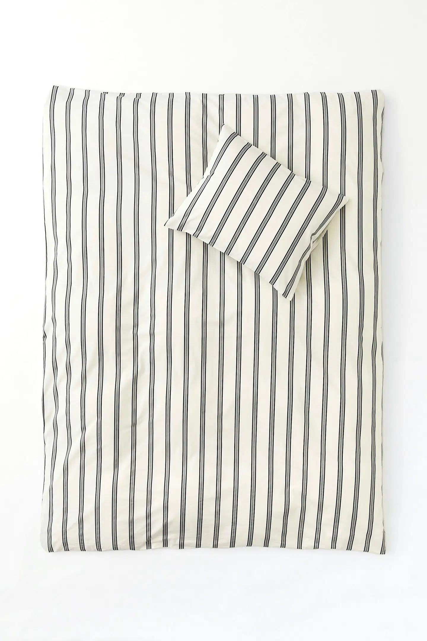 Sengesæt 150x200/50x80 cm fra H&M Home, 199 kr.