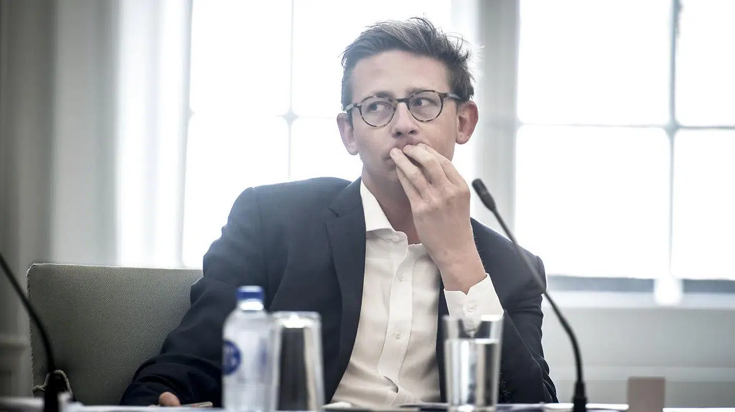 Efter massiv kritik forsvarer skatteminister Karsten Lauritzen (V) beslutningen om at etablere et skandalombruste Skat.
