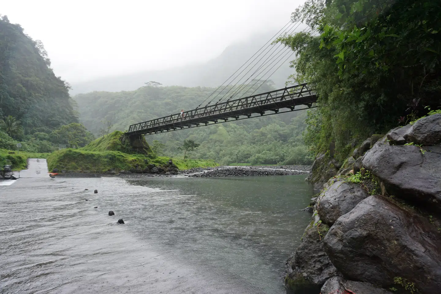 Langs vandet er der lavet smukke parker og lange gangstier i Papeete, som flittigt bruges af lokale, der går tur med barnevognen eller tager en picnic under palmerne.