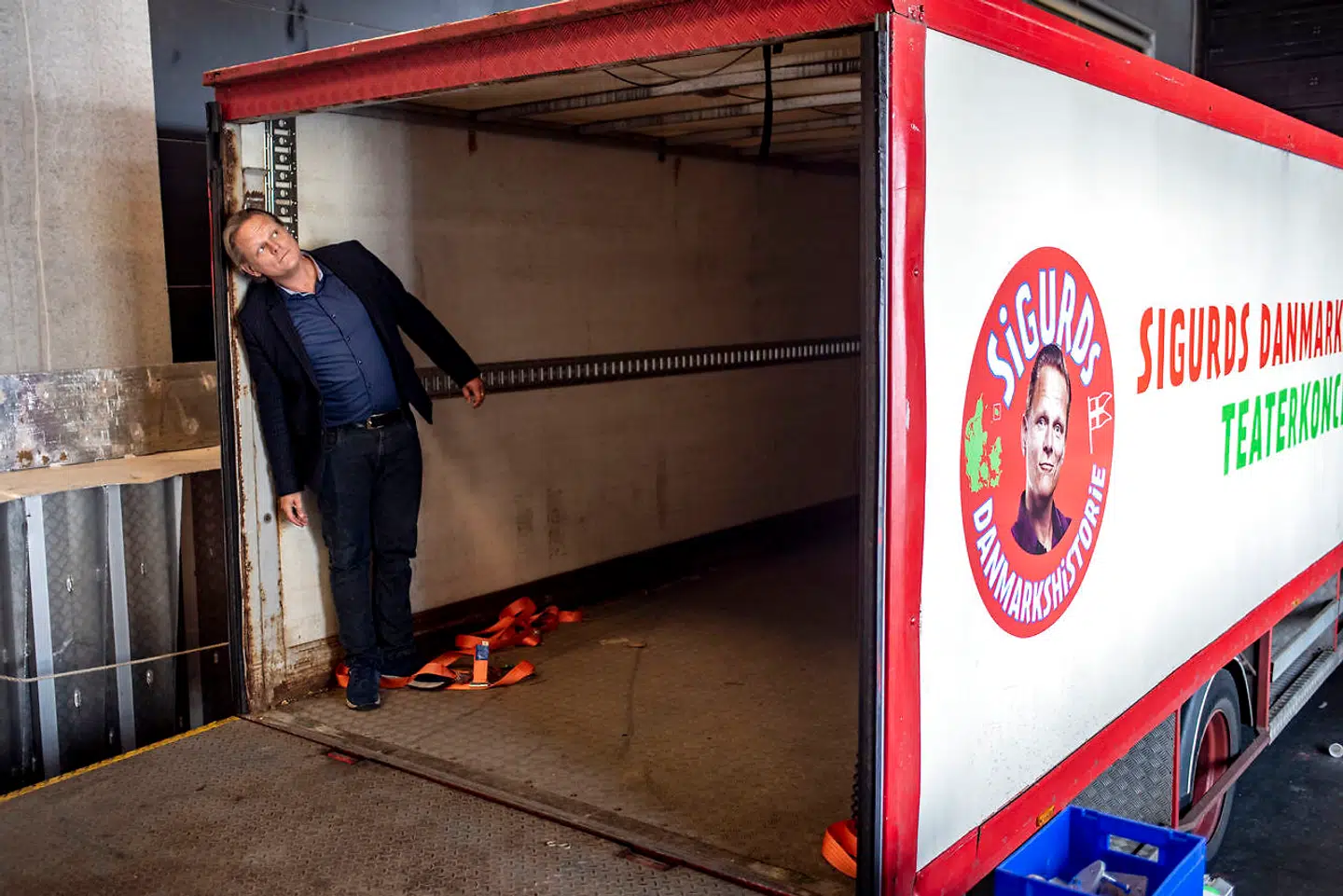 Sigurd Barrett i forbindelse med hans succes med genfortællinger. Her fotograferet i Skuespilhuset, hvor teateropsætningen af 'Sigurd fortæller Danmarks historie' spiller.