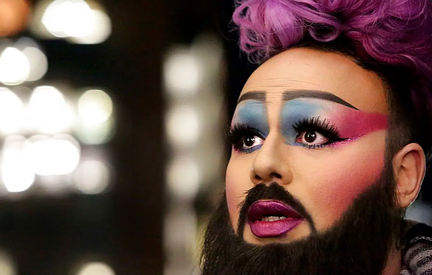 Dee Trannybear, en 30-årig hårstylist er blandt demonstranterne ved Washington Square 21. oktober 2018 i New York, efter det er kommet frem, at Trumps administration overvejer at indføre en smal definition af køn.