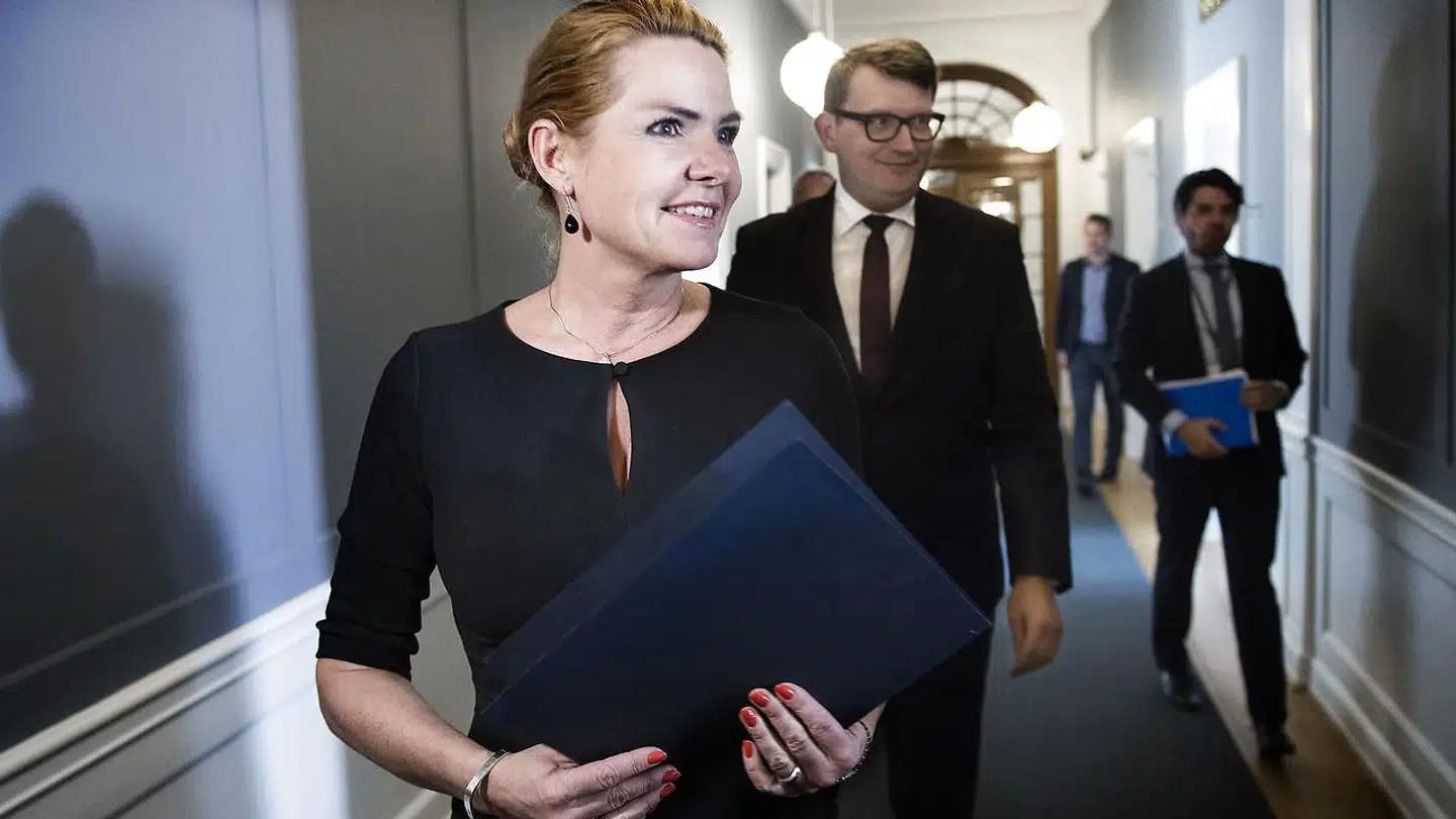 Regeringens forsøg på at hente mere udenlandsk arbejdskraft vil øge beskæftigelsen med blot 1.200 personer, viser et notat fra Finansministeriet. Her ses udlændingeminister Inger Støjberg (V) og beskæftigelsesminister Troels Lund Poulsen (V) ved præsentationen af regeringens udspil om netop styrket rekruttering af udenlandsk arbejdskraft.