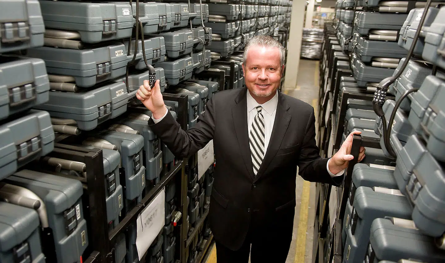 »Vi har cirka tre gange så god cybersikkerhed som i 2016,« vurderer Neal Kelley, leder af valgkommissionen i Orange County i Los Angeles.