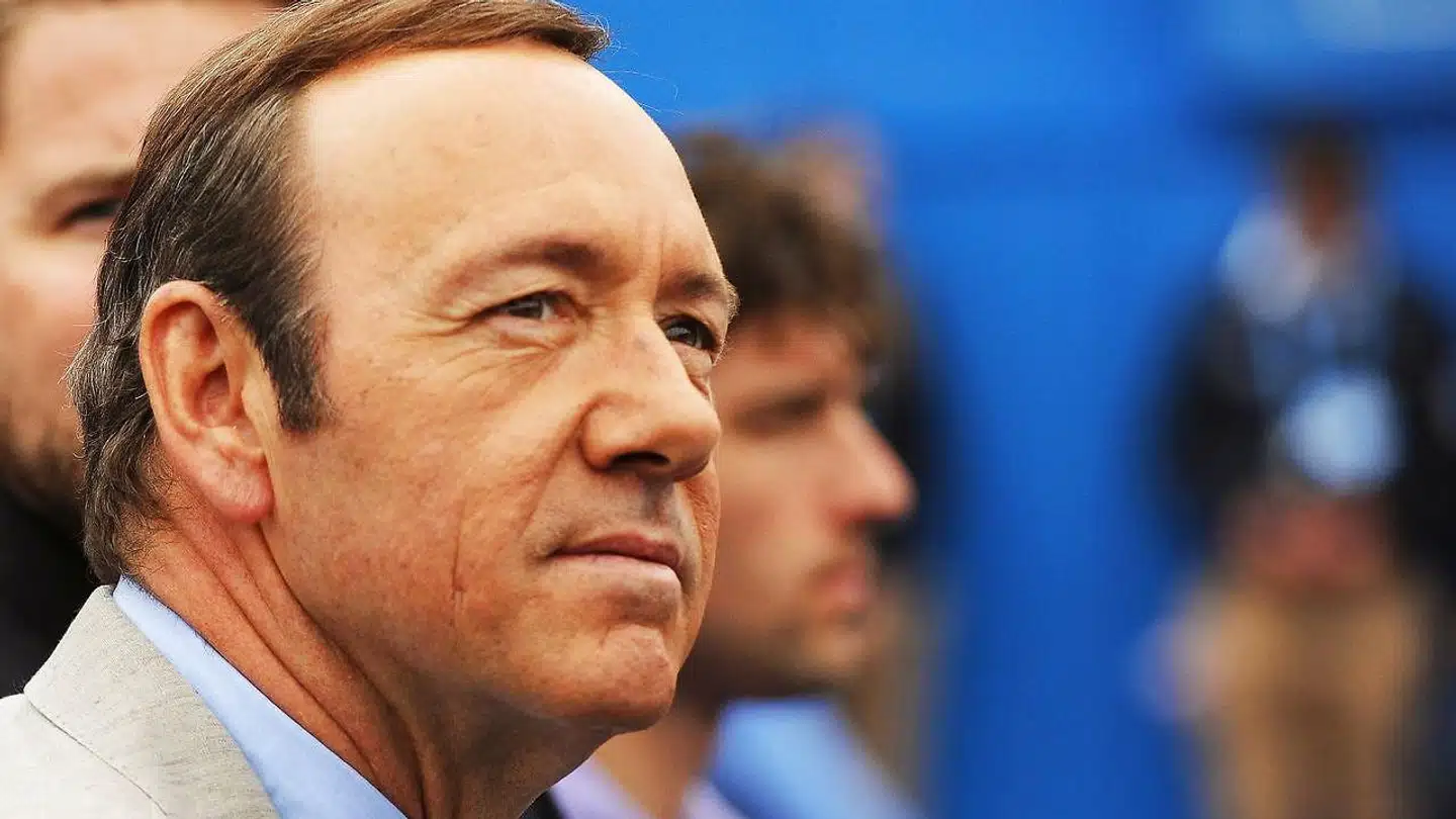 I oktober 2017 blev skuespilleren Kevin Spacey første gang beskyldt for krænkelser og seksuelle tilnærmelser.