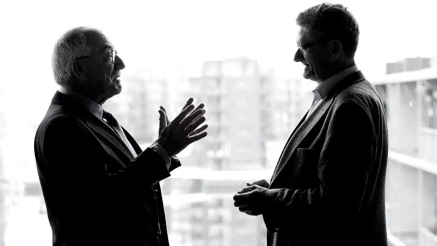 Mogens Lykketoft og Uffe Ellemann-Jensen giver deres bud på verdens tilstand i samtalebogen »Du store verden«.