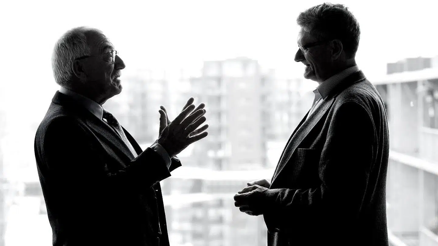 Mogens Lykketoft og Uffe Ellemann-Jensen giver deres bud på verdens tilstand i samtalebogen »Du store verden«.