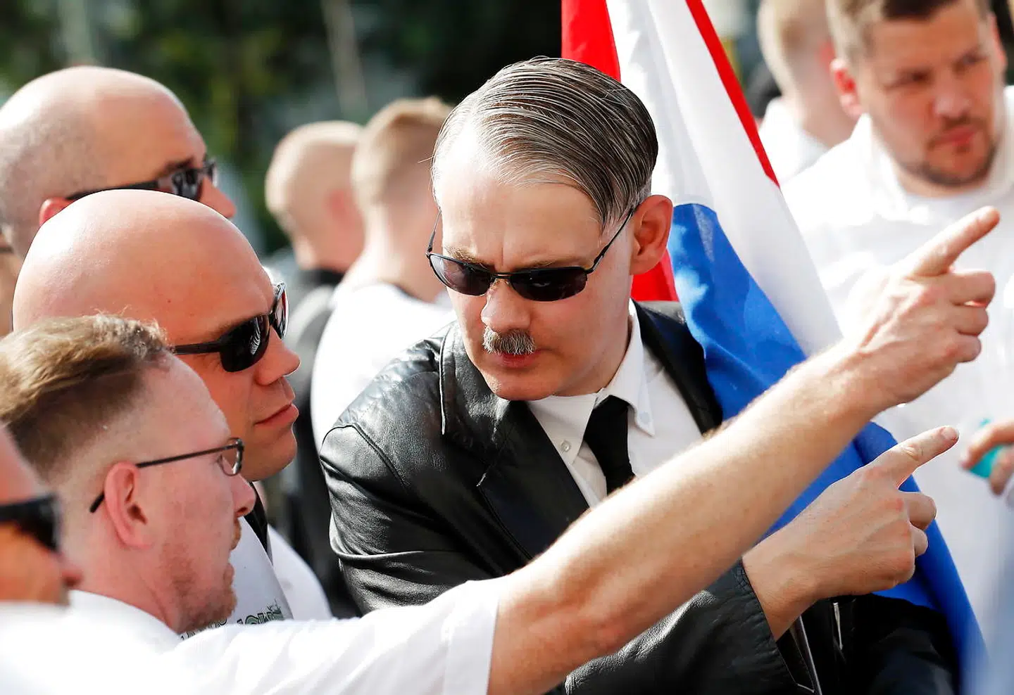 En ny tysk film skaber debat om nationalsocialismen. Filmen »Der Vorname« handler om, hvorvidt man i Tyskland nu på ny kan navngive sit barn Adolf. Navnet er i den tyske bevidsthed nært forbundet med nationalsocialismen. På billedet markerer tilhængere af Adolf Hitler i år den ledende nazist Rudolf Hess' dødsdag 18. august.