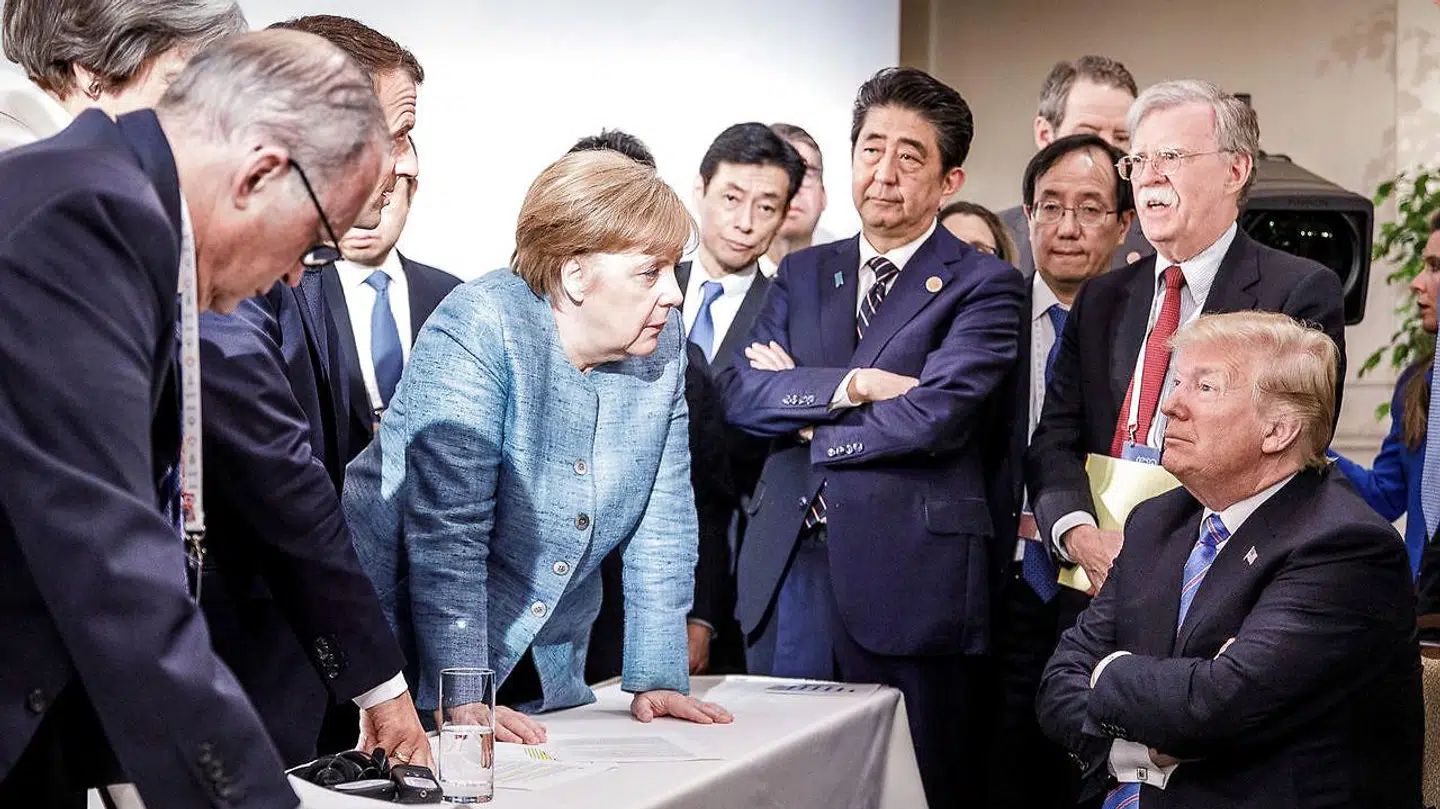 I sine tidligere bøger appellerede Robert Kagan til USA og Europa om at fastholde deres partnerskab og den verdensorden, vi sammen havde skabt, og han gør det igen med denne afsluttende advarsel i sin nye bog: »Hvis det ikke er vort sikkerhedssystem og vore opfattelser, der skaber verdensordenen, bliver det nogle andres. Hvis vi ikke bevarer den liberale orden, vil den blive erstattet af en anden slags orden, eller mere sandsynligt af uorden og kaos af den slags vi så i det tyvende århundrede … Det er, hvad historien og menneskenaturen har ført til i fortiden og vil føre til i fremtiden … Den liberale orden er lige så skrøbelig, som den er værdifuld. Det er en have, der hele tiden skal plejes, hvis ikke junglen skal vende tilbage og opsluge os alle.« Her G7-topmøde i Canada i juni i år.