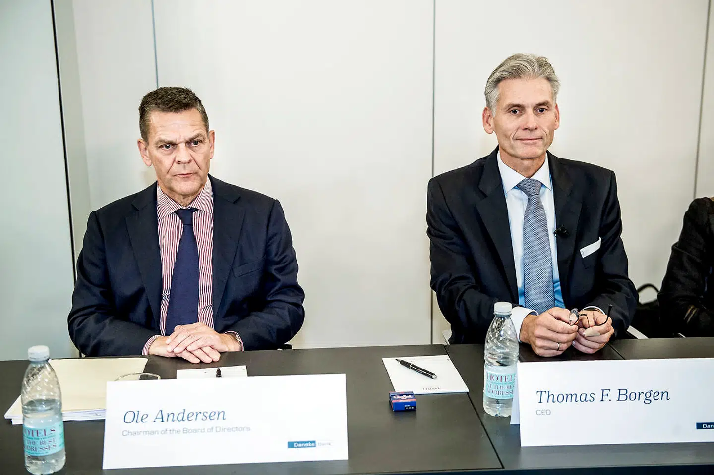 Thomas F. Borgen (th.) har trukket sig som topchef for Danske Bank på grund af hvidvasksagen, mens bestyrelsesformand Ole Andersen (tv.) har varslet sin afgang.