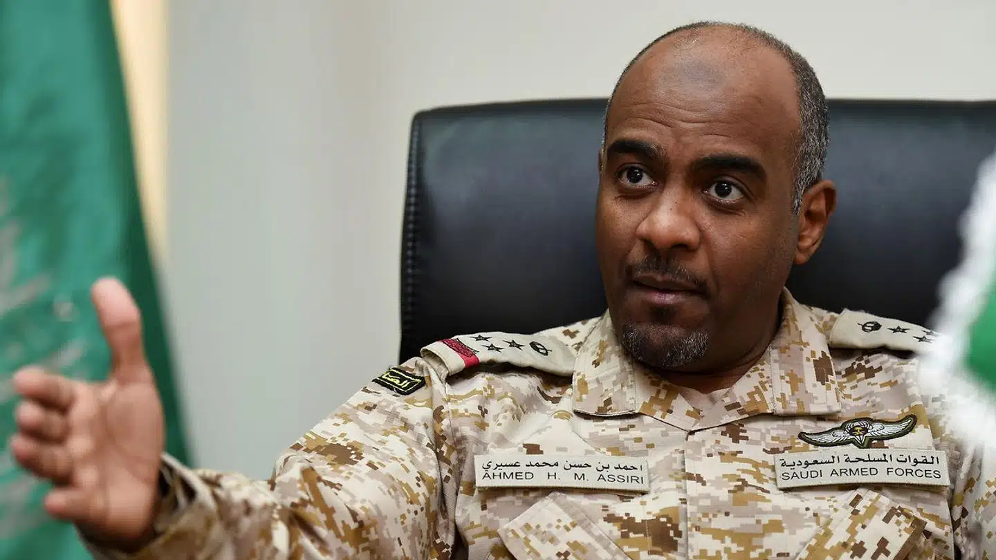 Generalmajor Ahmed al-Assiri er angiveligt rådgiver for kronprins Mohammed bin Salman, men har også fungeret som talsmand for den saudiarabisk ledede koalition, der bekæmper oprørsstyrkerne i nabolandet Yemen.