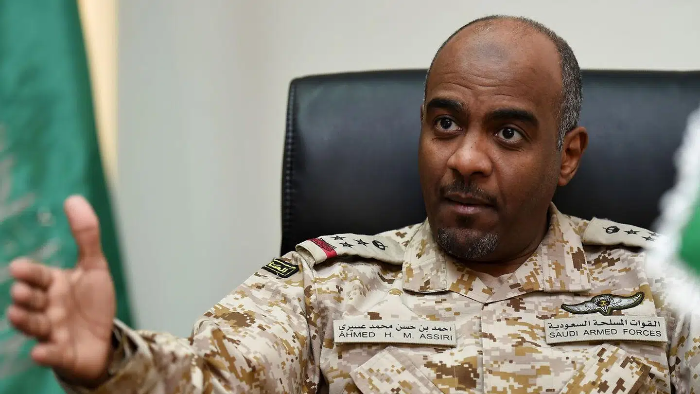 Generalmajor Ahmed al-Assiri er angiveligt rådgiver for kronprins Mohammed bin Salman, men har også fungeret som talsmand for den saudiarabisk ledede koalition, der bekæmper oprørsstyrkerne i nabolandet Yemen.
