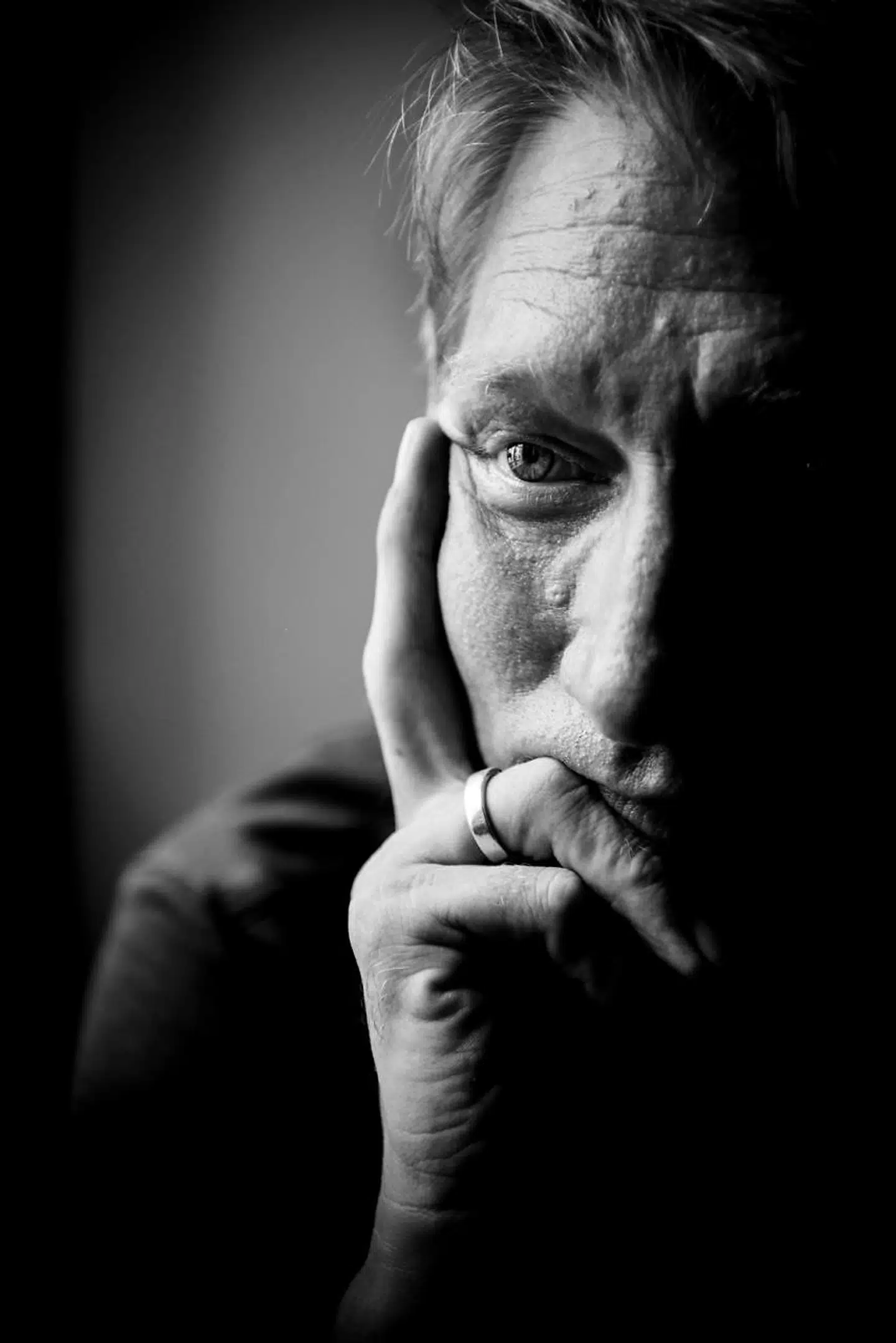 »Hvis vi kun tror, at vi skal tage verden i besiddelse, gør vi os selv endnu mere sårbare. Der må også en defensiv, tilbageholdende position til,« siger filosof og forfatter Peter Johannes Schjødt.