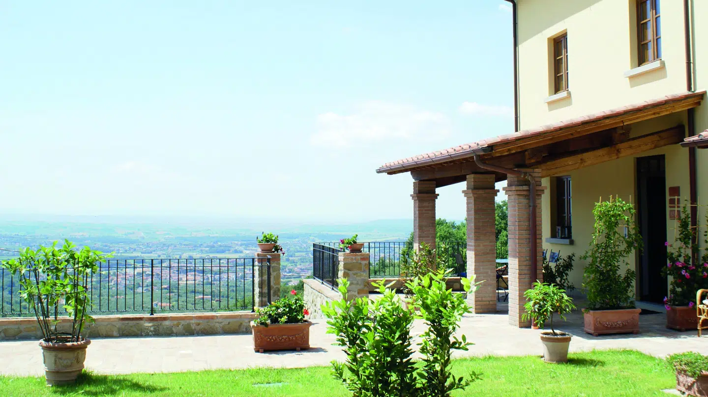 50 kvm rækkehus med stor grund og smuk beliggenhed i Larciano omkring 30 km vest for Firenze i Italien til 250.000 euro, svarende til ca. 1,9 mio. kr. Foto: Toscana Bolig