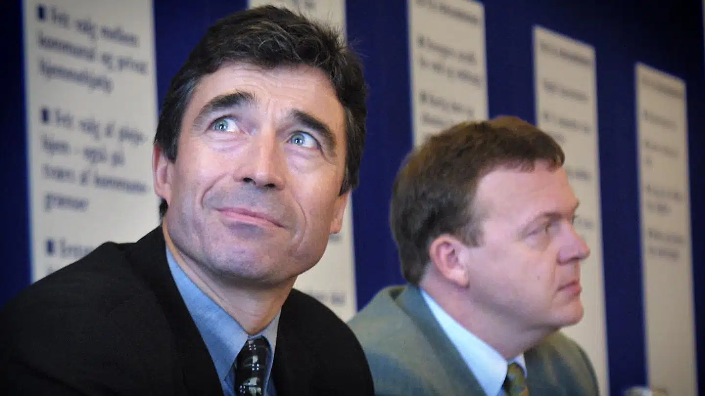 Venstre tidligere formand Anders Fogh Rasmussen (til venstre i billedet) omfavnede velfærdsstaten og vandt valget i 2001. Den nuværende formand Lars Løkke Rasmussen går igen til valg på skattestoppet og en kampagne om, at Venstre har været med til at give et milliard-løft til velfærden. (Foto: JENS NØRGAARD LARSEN/SCANPIX NORDFOTO 2001).