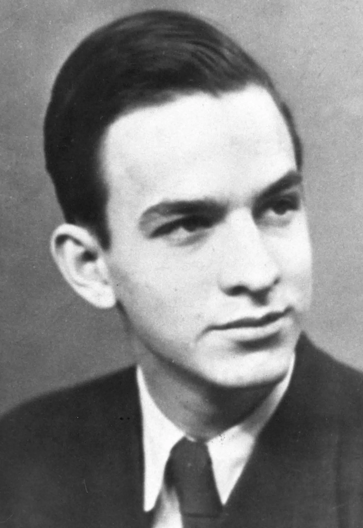 »Befriet for skolens jernkorset begyndte jeg at løbe løbsk som en gal hest og holdt ikke op før seks år senere, da jeg blev chef for Helsingborg Stadsteater.« Udateret foto af den unge Bergman.