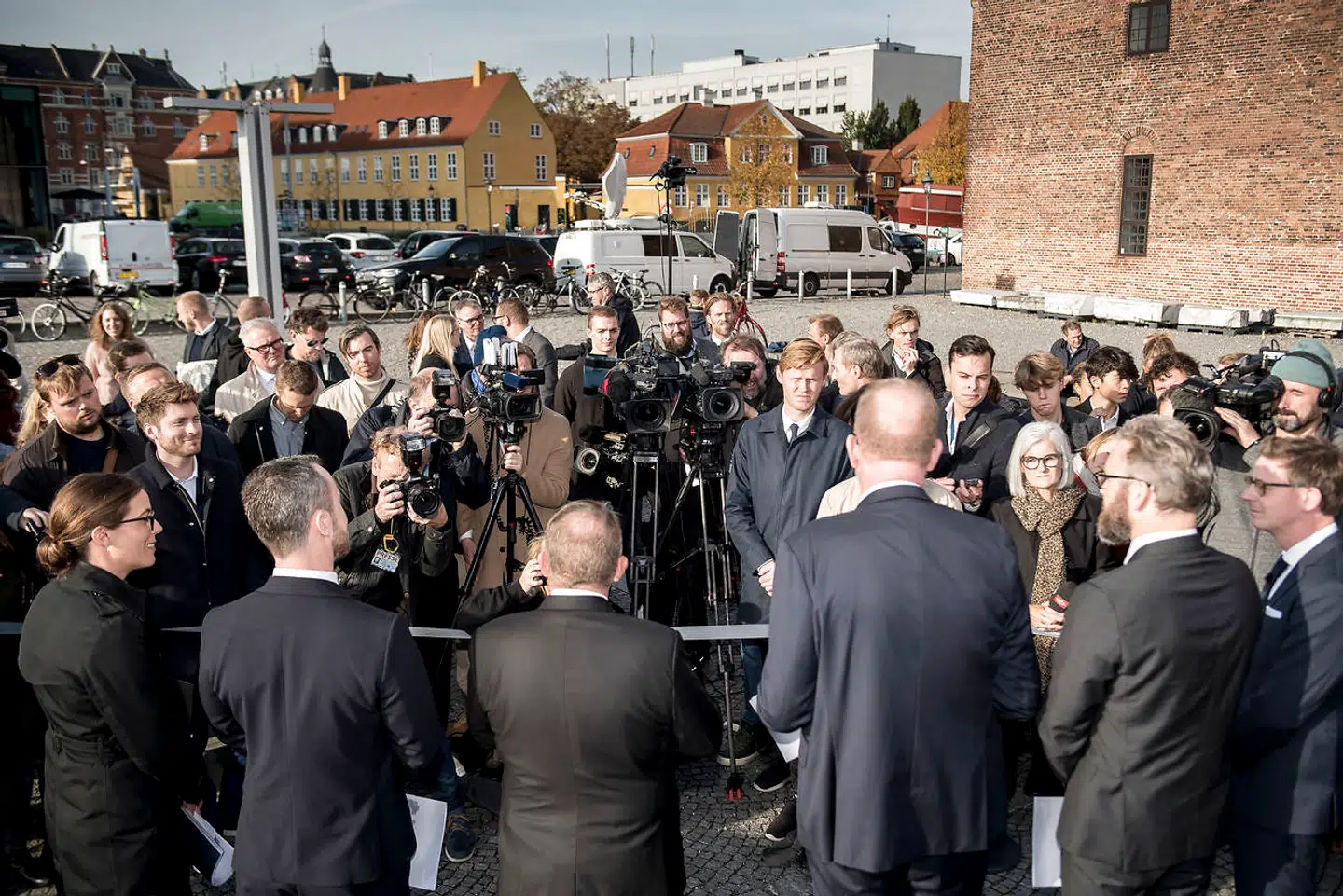 Ifølge Søs Marie Serup var regeringens præsentation af klimaplanen, hvor udspillet ikke blev udleveret, velorkestreret af regeringens kommunikationsfolk, så pressen ikke kunne stille kritiske spørgsmål til især Lars Løkke Rasmussen.