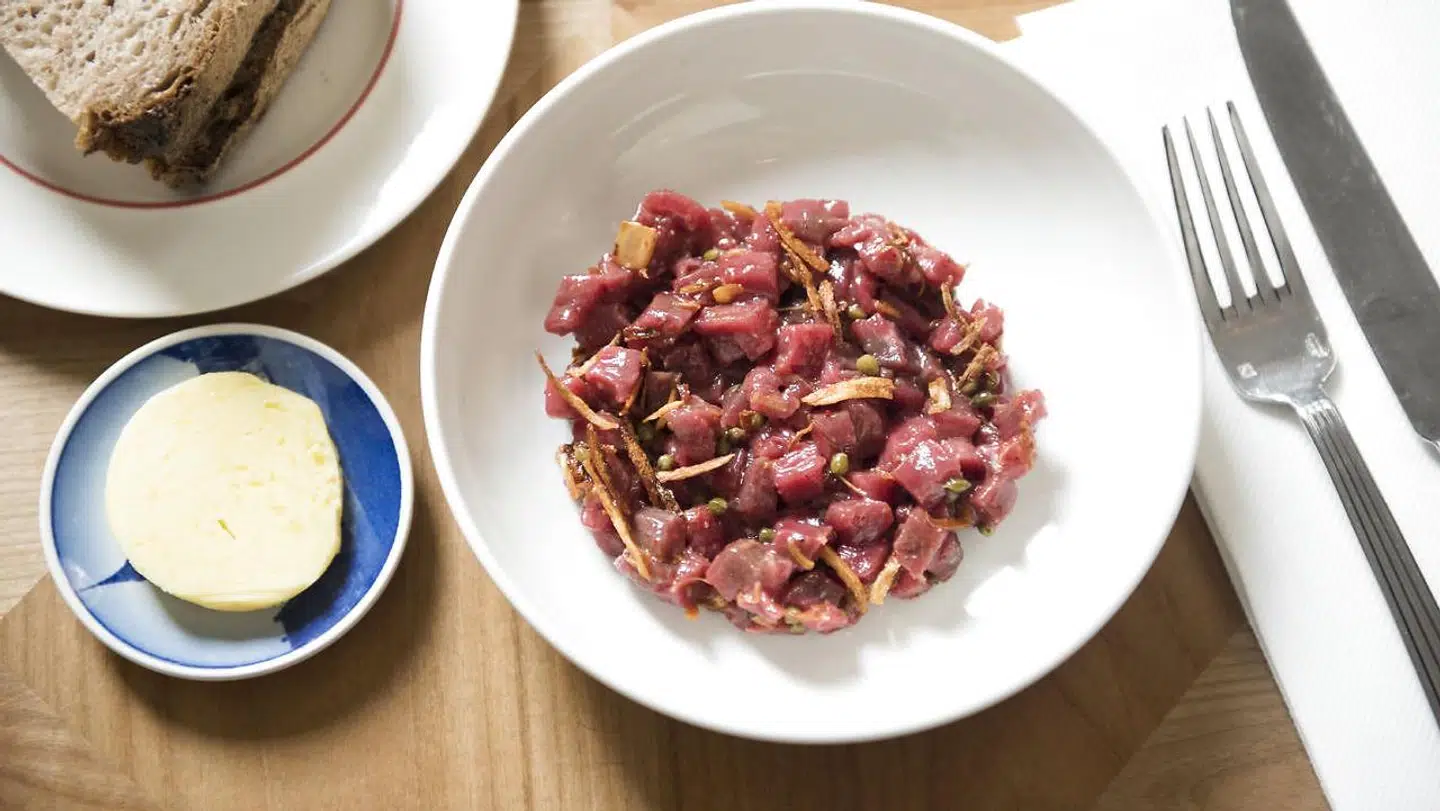 Tatar med grape og skorzornerod på Apollo Bar, Kunsthal Charlottenborg.